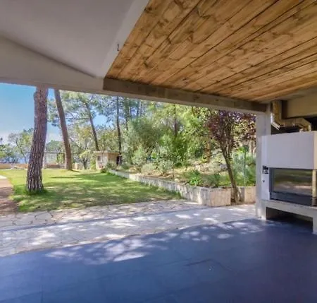 Sleeps 17 Pool Wifi